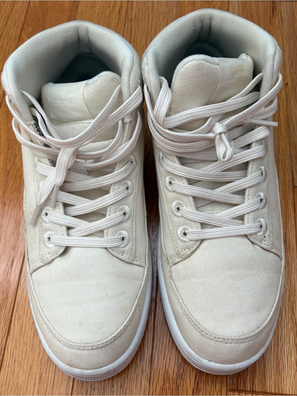 Allbirds women’s cream canvas pacer midtop sneakers, size 8!